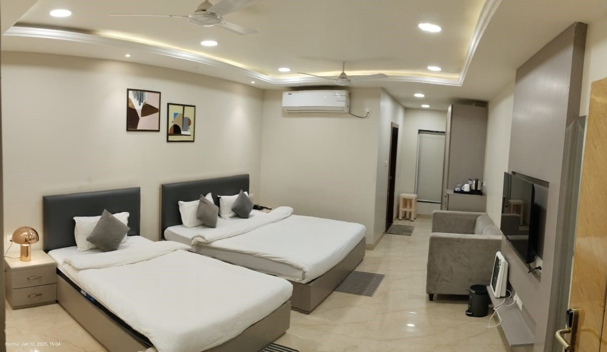 https://cgbhawanshyamarpan.com/uploads/thumbnail/TRIPLE OCCUPANCY ROOM.jpg